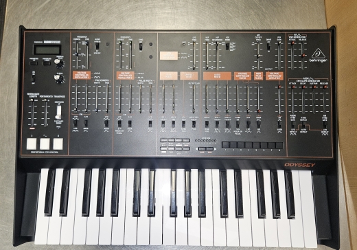 ベリンガーODYSSEY Behringer Odyssey 37-Key Duophonic Analog Synthesizer | Long